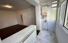 Bacau, apartament cu 3 camere, etaj 2/4, cu centrala, semicentral