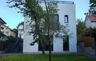 Cladire de birouri moderna superfinisata 500 mp, teren 600 mp, parcari - 9