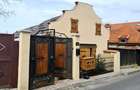 CASA INDIVIDUALA CENTRU ISTORIC CU PRIVELISTE-FARA CURTE-130MP= 1515 EURO/MP - 1