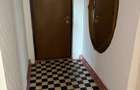Inchireiz apartament cu 3 camere, nemobilat, decomandat, etajul 1 / 10, pe termen lung situat in Oradea,pe b-dul Dacia - 4