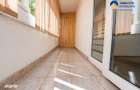 Apartament 4 camere , centru , etaj 1