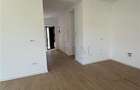Jumatate de duplex pe parter, 3 dormitoare, curte uriasa de 383 mp, strada asfal