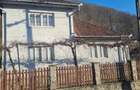 Casă cu 5 camere cu Teren 2 Mp în Laz - 2
