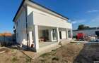 Casa individuala,str Rubinului, 5 camere,4 bai+teren 525mp - 2