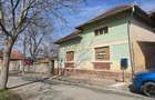 Vand casa Com Pietroasa-Bihor, sosea , central ter 2500 mp, dublu front, utilit.,gaz