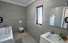 Proprietar ofer spre vanzare jumatate de duplex cu 5 camere in SACALAZ