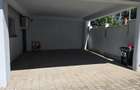 Casa individuala 7 camere+ apartament, 5 locuri de parcare. Sagului
