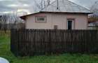 Vand casa in zona linistita cu conditii f bune,judetul Dambovita - 2