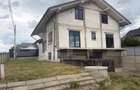 Casa de vanzare, 315 mp, 6 ari teren, 38 m front stradal, zona Plopeni