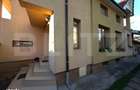 Casa spatioasa cu 2 corpuri , 300 mp ideala pentru 2 familii te