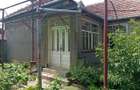 2 case de vanzare in Iratosu