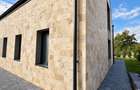 Casa individuala 6 camere, 5 bai, terasa la etaj, curte, P+ET+POD - 6