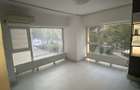 Inchiriez spatiu comercial 7 camere etaj blv Natiunile Unite nr1