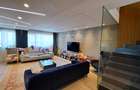 APARTAMENT 8 CAMERE CU SCARA INTERIOARA TIP LOFT -ULTRA LUX - 26