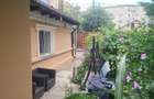 INCHIRIEZ Spatiu Generos doua corpuri de casa (apartament corpul A si camera cu baie propie corpul B)