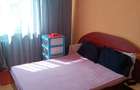 Vand apartament 3 camere decomandat. Etaj 3 din 4. Zona luminoasa ?i diminea?a ?i seara. De vazut!