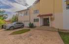 Vilă de închiriat P+1+M cu subsol, curte de 1.000 mp și livadă