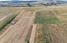 Vand teren extravilan de 5.800 mp in Aghire?u Fabrici, foarte aproape de intravilanul comunei.