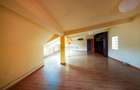 CASĂ CU TEREN 262 MP ȘI SPAȚIU COMERCIAL – SECTOR 4, BUCUREȘTI - 16