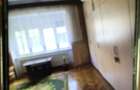 Inchiriez un apartament central. cu 2 , camere , living, curte - 4