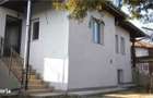 Inchiriez casa duplex cu 2 apartamente, crama si curte generoasa - 1
