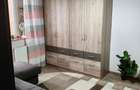 Inchiriez apartament o camera cu loc de parcare inclus