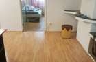 Apartament trei camere decomandat, etaj unu din patru, bloc deosebit, mobilat, doua balcoane inchise - 9
