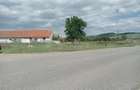 Vand 2 grajduri ?i teren intravilan in suprafa?a de 4565 mp - 8