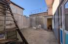 Casa cu 2 camere si mansarda ,plus bucatarie de vara .