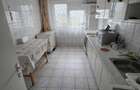 Vand apartament decomandat cu doua balcoane, mobilat 3 camere