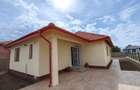 Casa noua cu 3 camere,2 bai si curte privata imprejmuita si amenajata. - 4