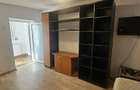 inchiriez doua camere la curte