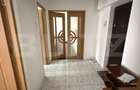 Apartament 2 camere, etaj 1, balcon inchis, Pucioasa zona buna - 3