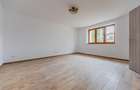 Proprietate si cu potential investitional, 2 imobile, vila 500 mp si casa renova