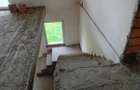 De vanzare casa in rosu cost 2014 pe 2 nivele 2x260mp +mansarda terem 1200mp