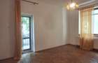 Cotroceni, Romniceanu, parter in imobil mic, spatios, 3 camere, balcon, birouri