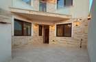 Casa 5 camere 3 bai finisaje lux zona metrou laminorului - 2