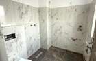 3 camere. Renovat compet. Centrala.  Doua bai. Bloc - anvelopat. Zona Sagului - 6