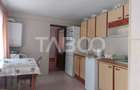 Casa in zona centrala 5 camere 2 bucatarii 3 bai curte comuna Cisnadie - 7