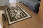 Inchiriez camere la curte
