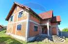 Casa / Vila la rosu de vanzare, 5 camere - 3