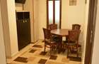 Calea 13 Septembrie, stradal, Apartament 3 camere, decomandat, 2 bai, hol H, bloc an 2000