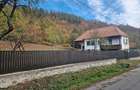 Casa tradi?ionala cu livada ?i vedere panoramica Atia, langa Sovata | 2.054 mp teren intravilan
