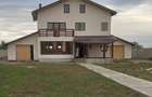 Casă cu 4 camere cu Teren 7500 Mp în Central - 3