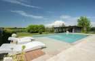 Vila individuala cu piscina si deschidere la lac Izvorani, zona ex - 4