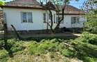 Casa DE VANZARE Str: Florilor Adamus - 11
