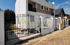 Duplex de vânzare în comuna Berceni, amplasat într-o zonă liniștită, i