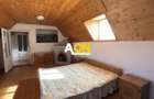 Casa de vanzare pretabila 2 familii, garaj, livada, comuna Pianu
