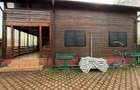 Casa de locuit sau de vacanta in Cornetu.
