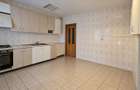 Vila Multifunctionala cu 7 Camere, Garaj + 2 Locuri de Parcare in Curt